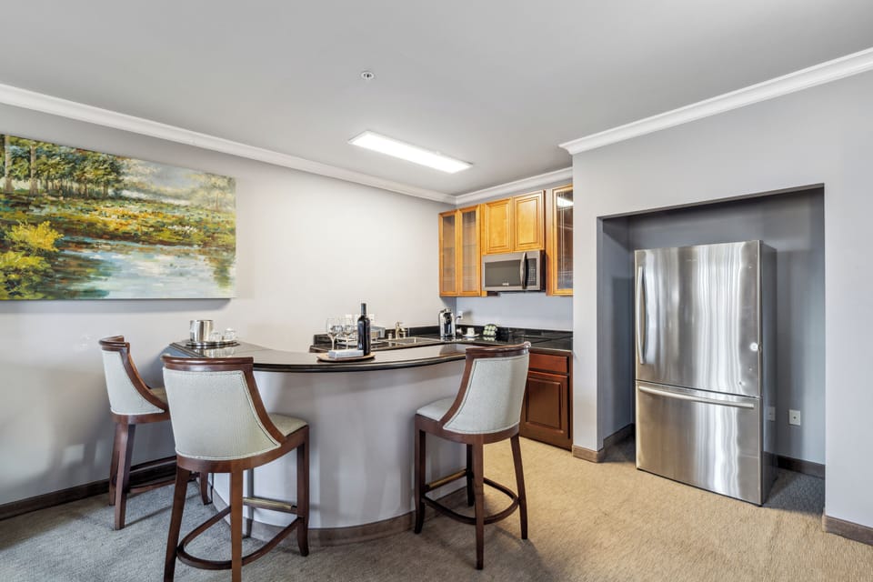 Superior Room, 1 King Bed with Sofa bed (Premium King Room) | Premium bedding, pillowtop beds, in-room safe, desk