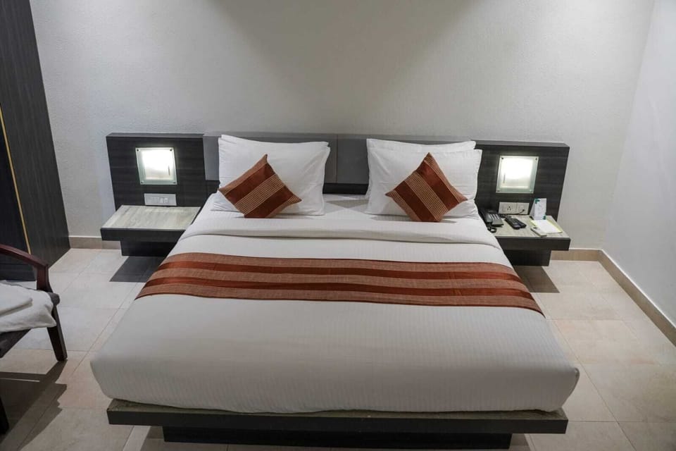 Superior Suite, 1 Double Bed | Egyptian cotton sheets, premium bedding, desk, laptop workspace