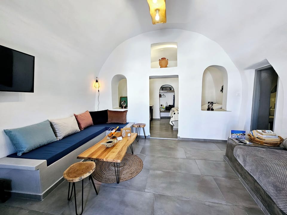 Villa 2 bedroom outdoor jetted tub Caldera View | Living area | 40-inch flat-screen TV with digital channels, TV, Netflix