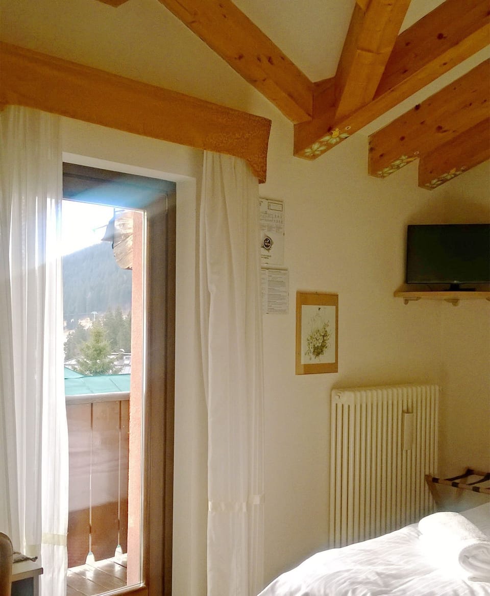 Triple Room | In-room safe, free WiFi
