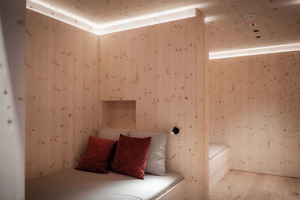 Sauna, steam room