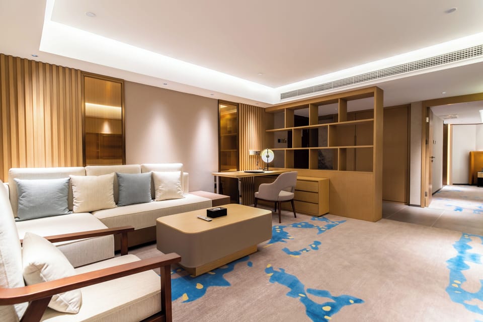 Design Suite (1 King Bed) | In-room safe, desk, blackout drapes, soundproofing
