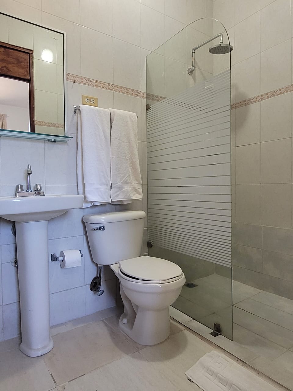 Shower, free toiletries, towels, shampoo