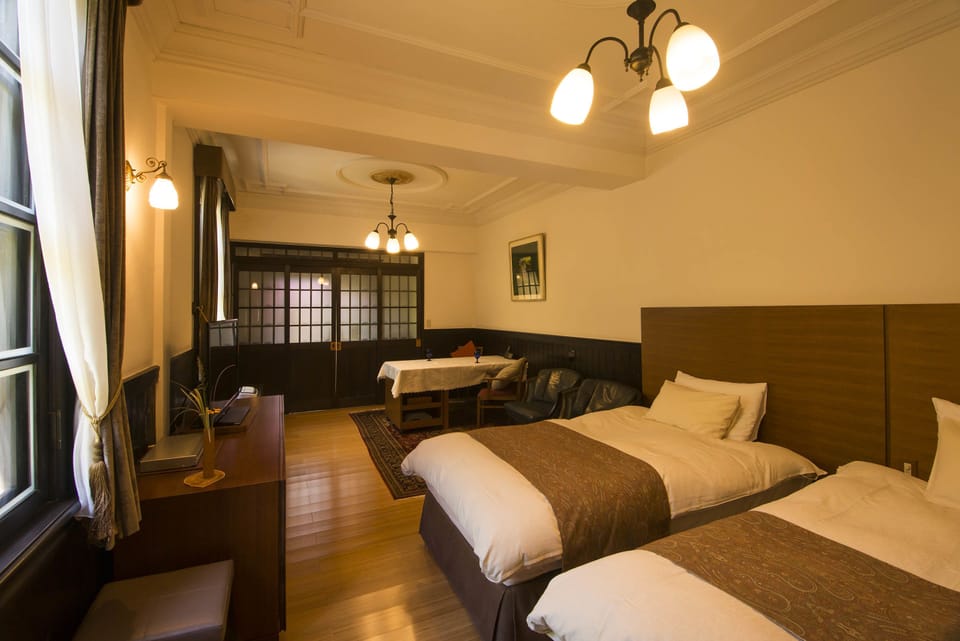 Twin Room | In-room safe, desk, WiFi (free), bed sheets