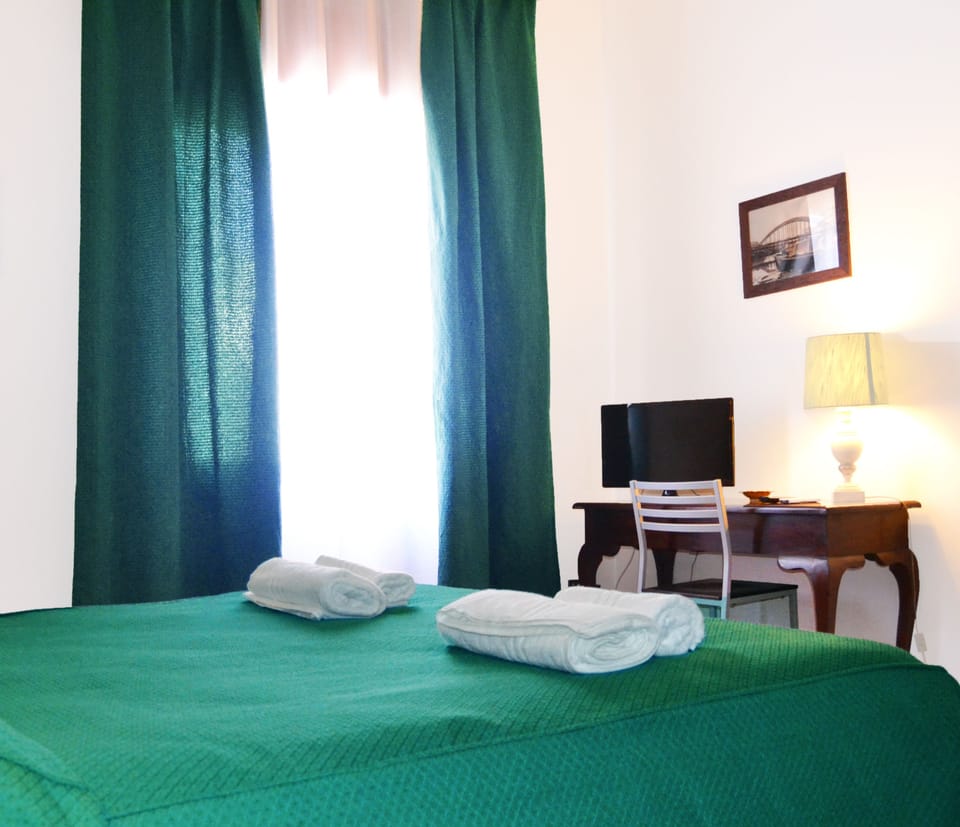 Classic Double Room, Ensuite | Premium bedding, desk, free cribs/infant beds, free WiFi