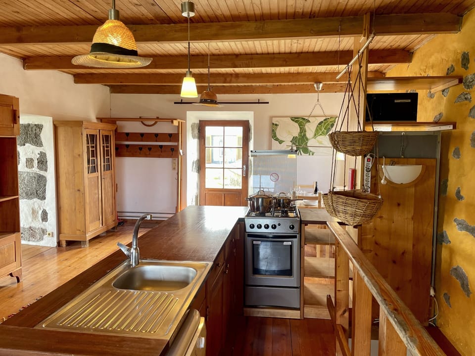 House, 3 Bedrooms | Private kitchen