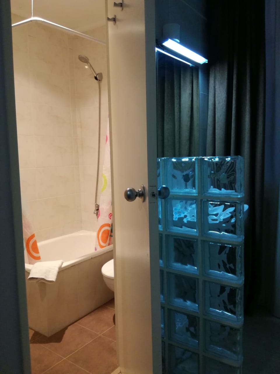 Triple Room | Bathroom | Free toiletries, hair dryer, towels