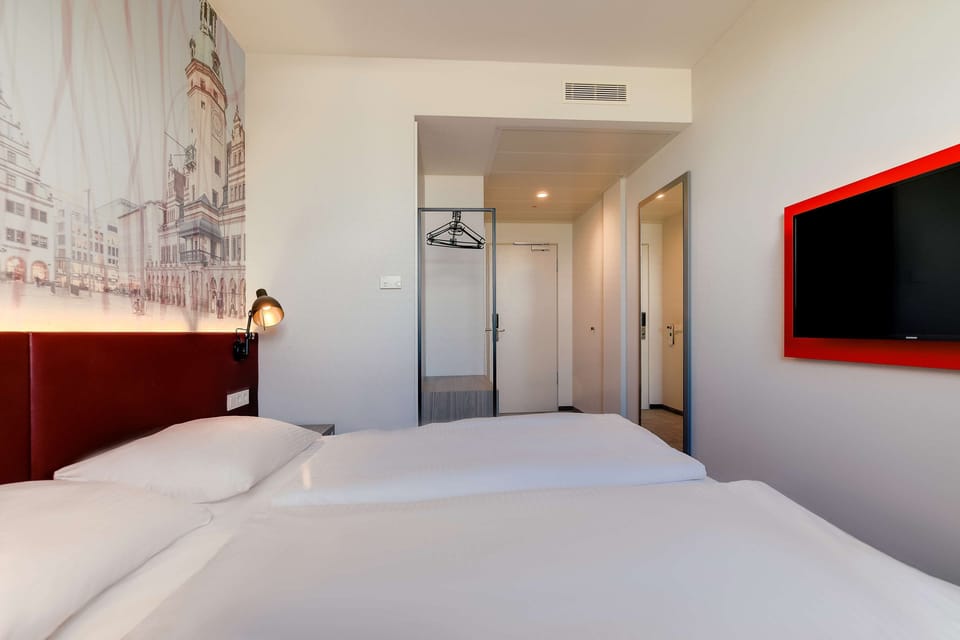 Blackout drapes, soundproofing, free WiFi, bed sheets