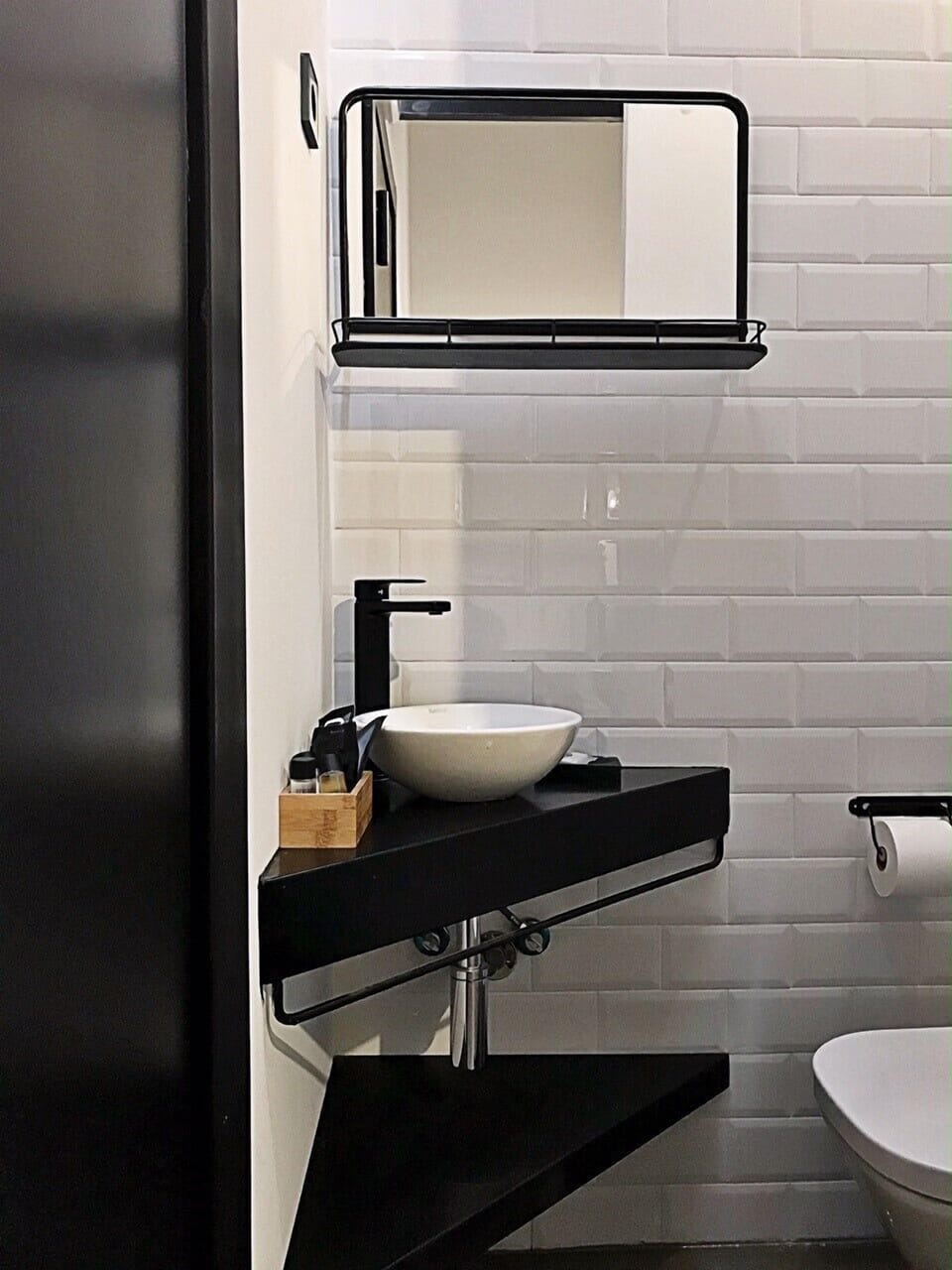 Bathroom sink