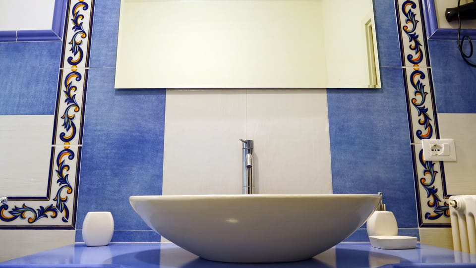 Bathroom sink