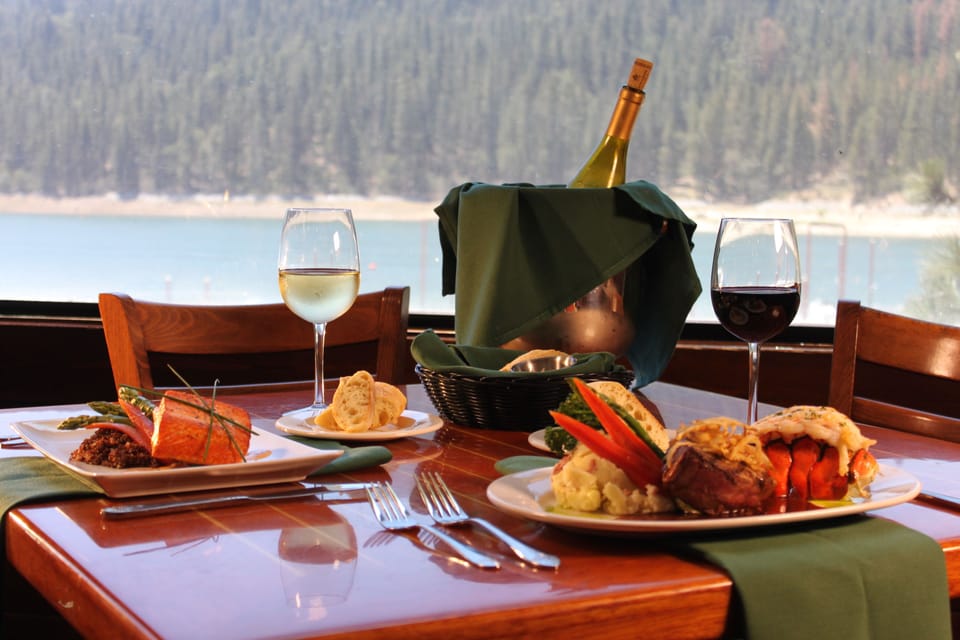 2 restaurants, breakfast, lunch, dinner served; American cuisine