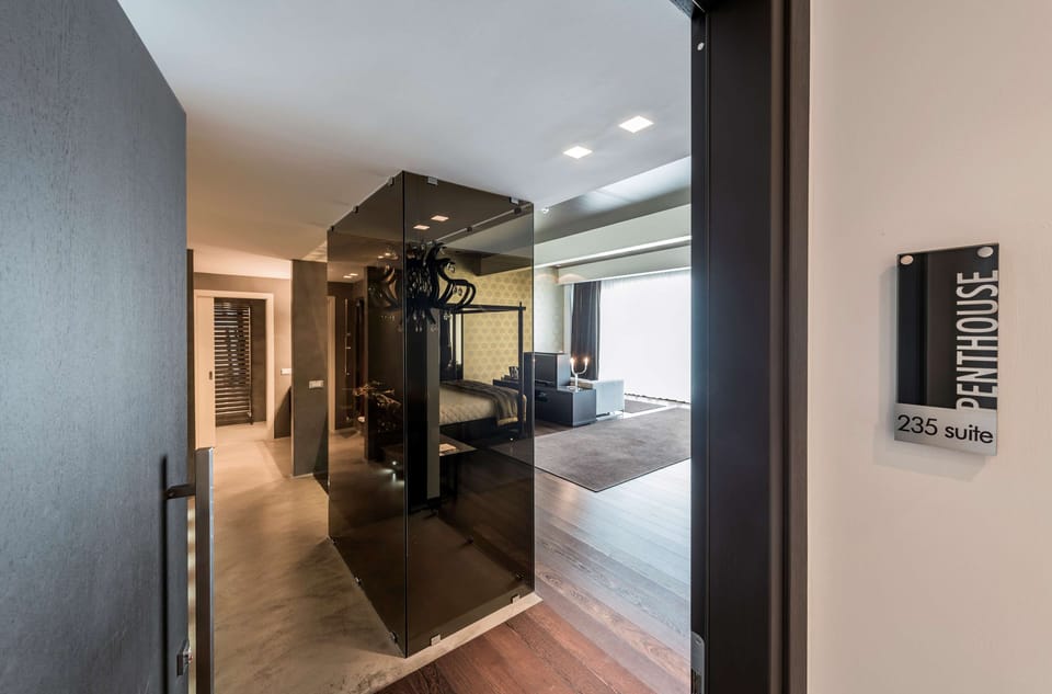 Junior Suite, 1 King Bed (Penthouse;with Sofabed) | Hypo-allergenic bedding available, down comforters, minibar