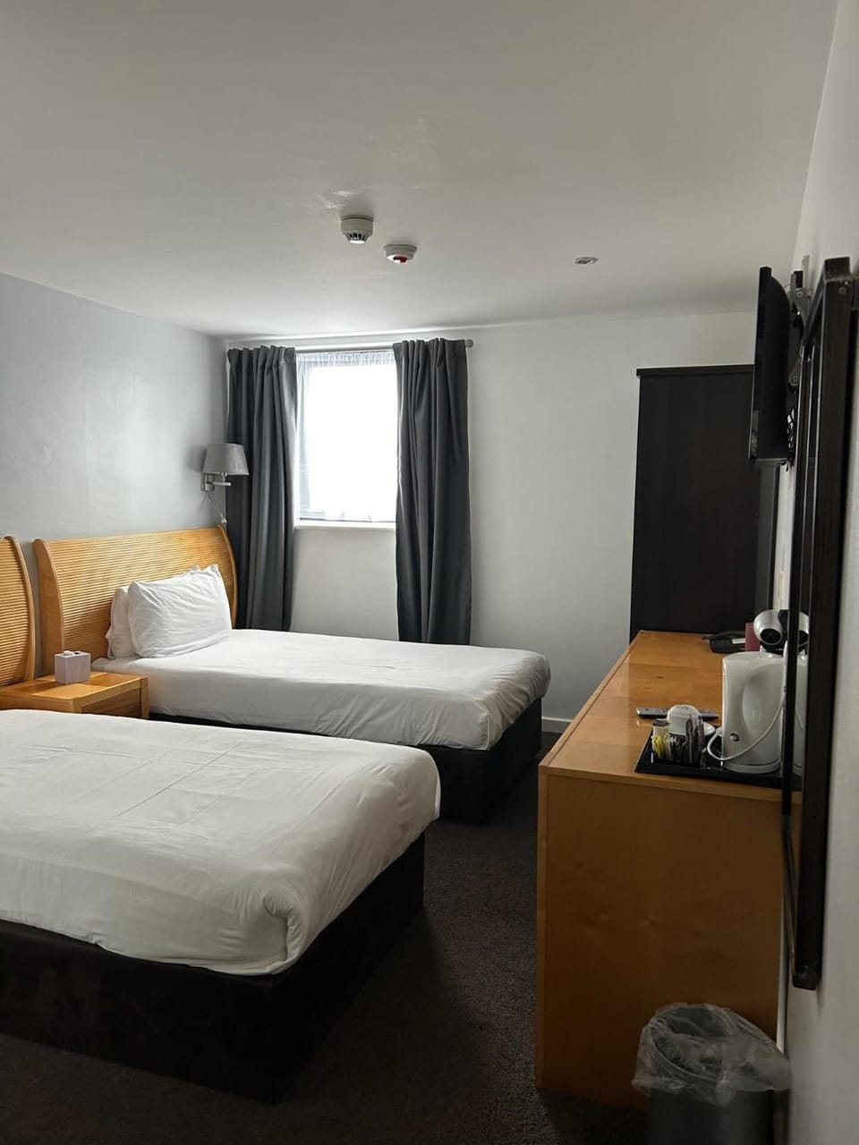 Twin Room | Desk, soundproofing, iron/ironing board, free WiFi
