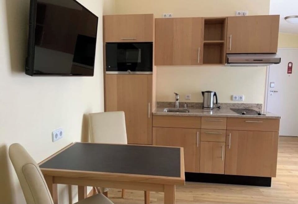 Double or Twin Room | Hypo-allergenic bedding, minibar, in-room safe, desk