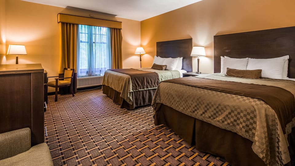Premium bedding, pillowtop beds, in-room safe, desk