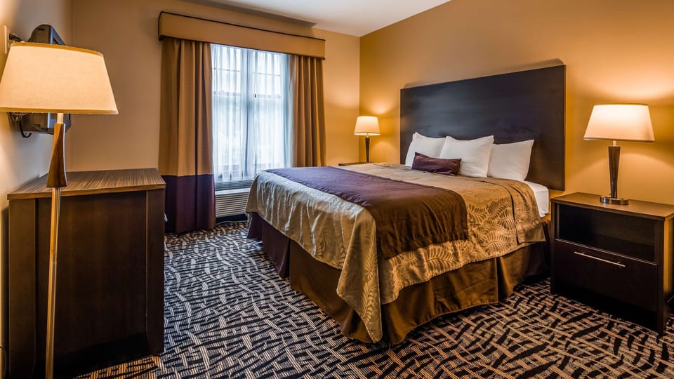Premium bedding, pillowtop beds, in-room safe, desk