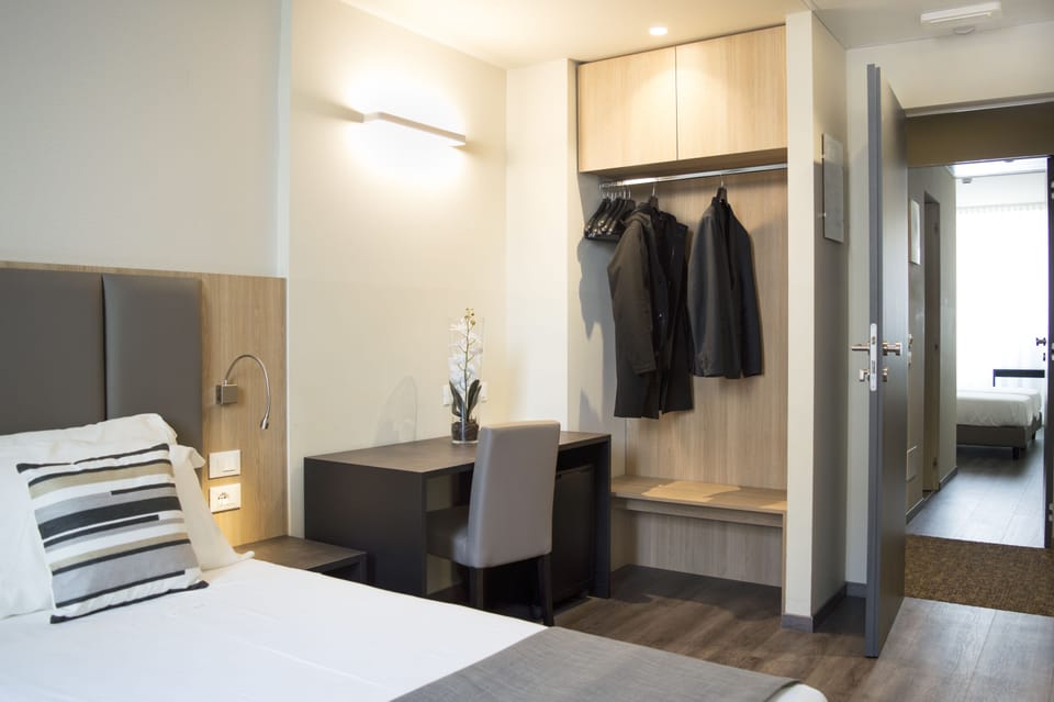 Superior Triple Room | In-room safe, desk, blackout drapes, soundproofing