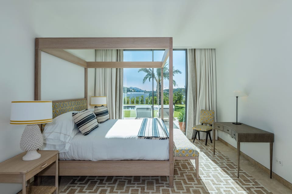 Egyptian cotton sheets, premium bedding, down comforters, minibar