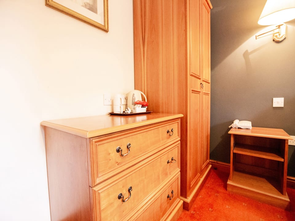 Standard Double Room | Iron/ironing board, WiFi (free), bed sheets