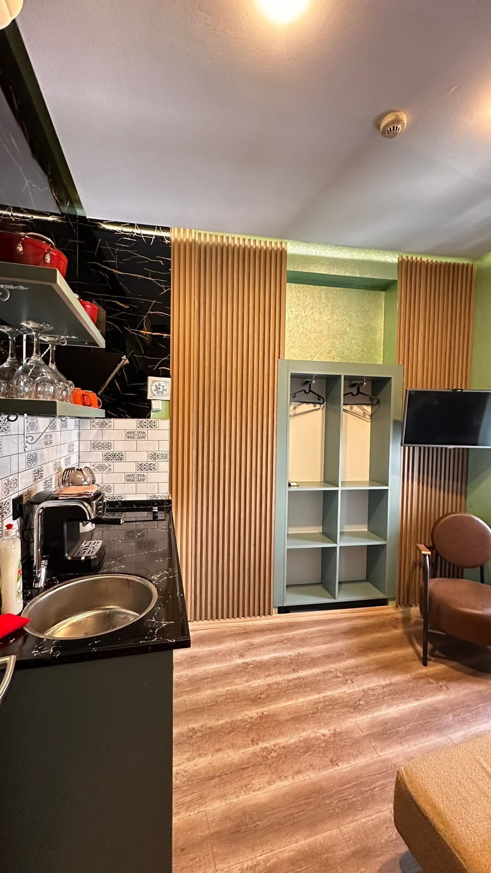 Classic Suite | Living area | Flat-screen TV