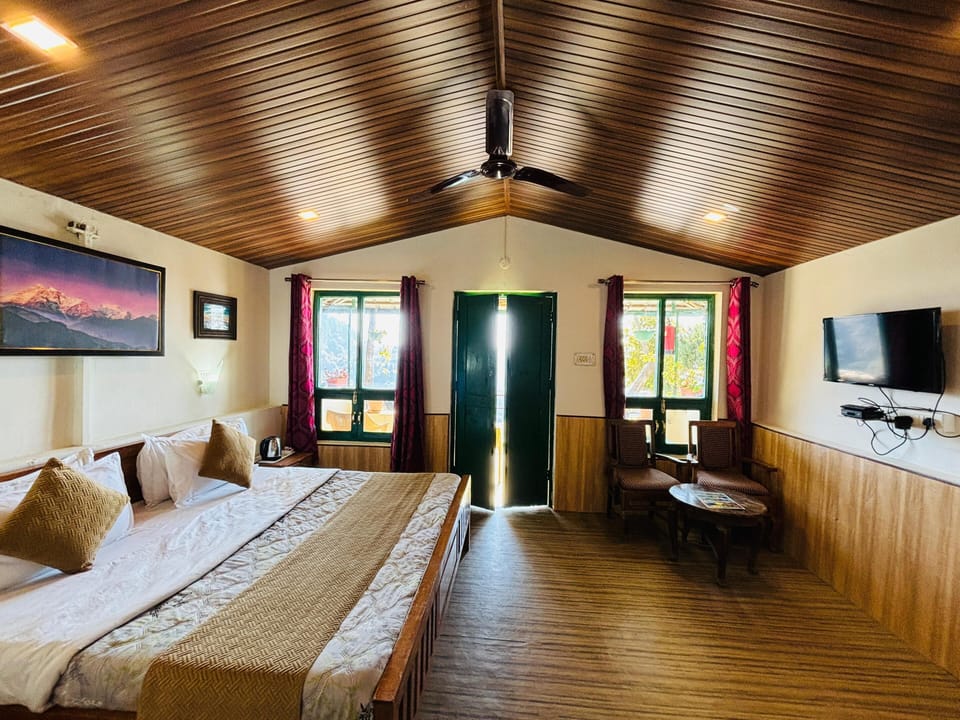 Deluxe Room, 1 Double Bed, Hill View | Rollaway beds, bed sheets