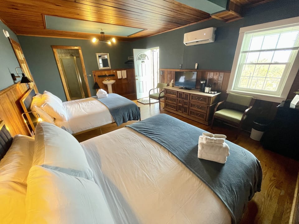 Deluxe Room, 2 Queen Beds, Non Smoking, Balcony (Room 310) | Premium bedding, bed sheets, alarm clocks