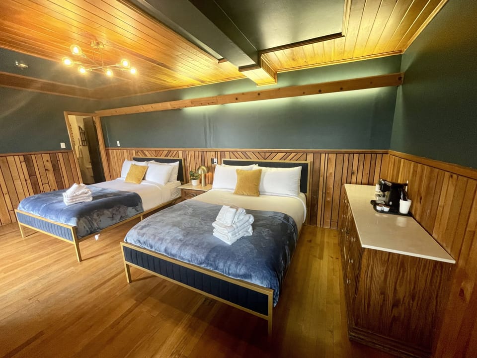 Deluxe Room, 2 Queen Beds, Non Smoking, Balcony (Room 304) | Premium bedding, bed sheets, alarm clocks