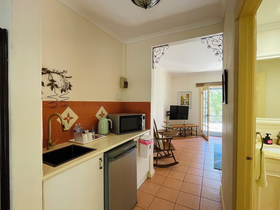 Coffee/tea maker, fridge, microwave, electric kettle