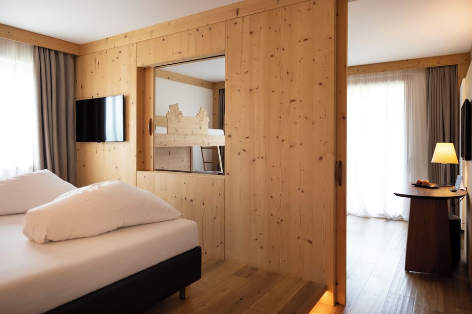 Suite, Garden View (Alpina) | Free WiFi, bed sheets