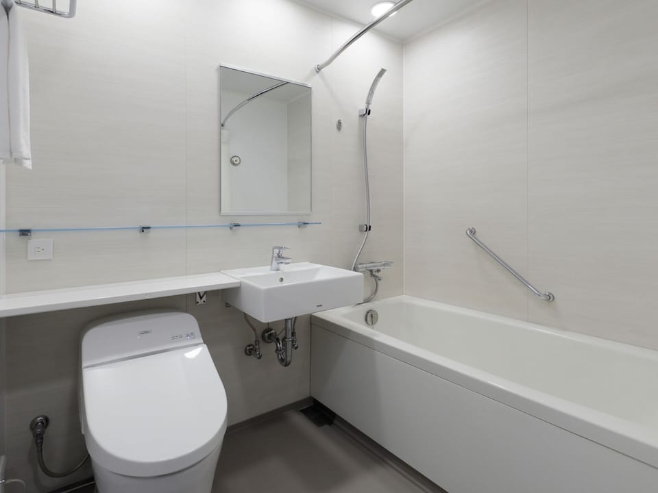 Combined shower/tub, free toiletries, hair dryer, slippers