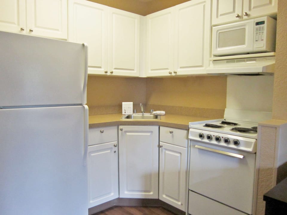 Fridge, microwave, stovetop, coffee/tea maker