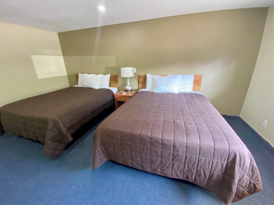 Deluxe Room, 2 Queen Beds, Non Smoking | WiFi (free), bed sheets