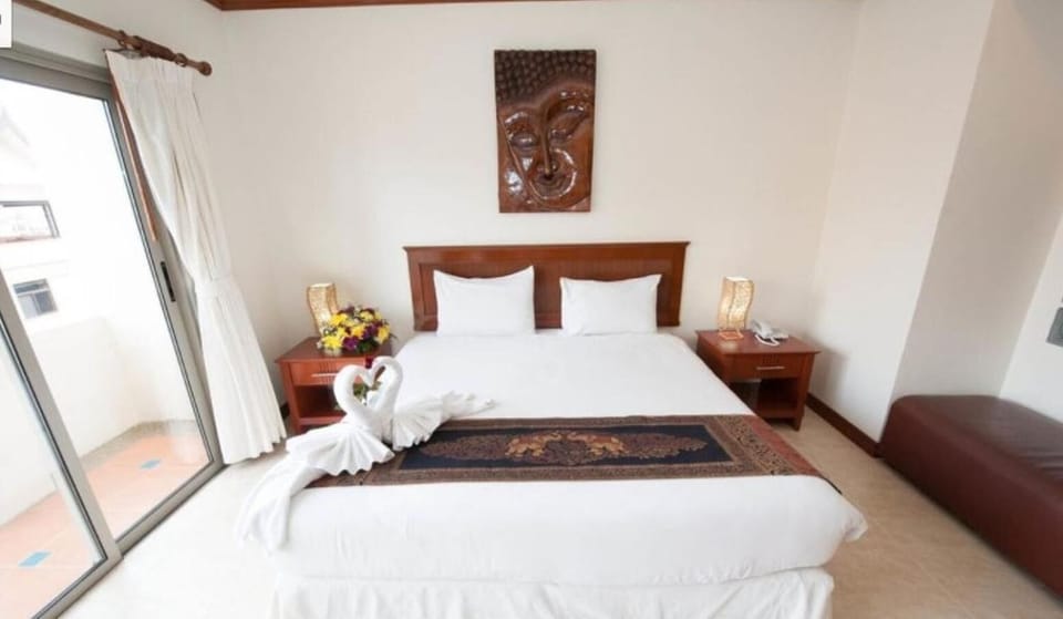 Minibar, in-room safe, desk, rollaway beds