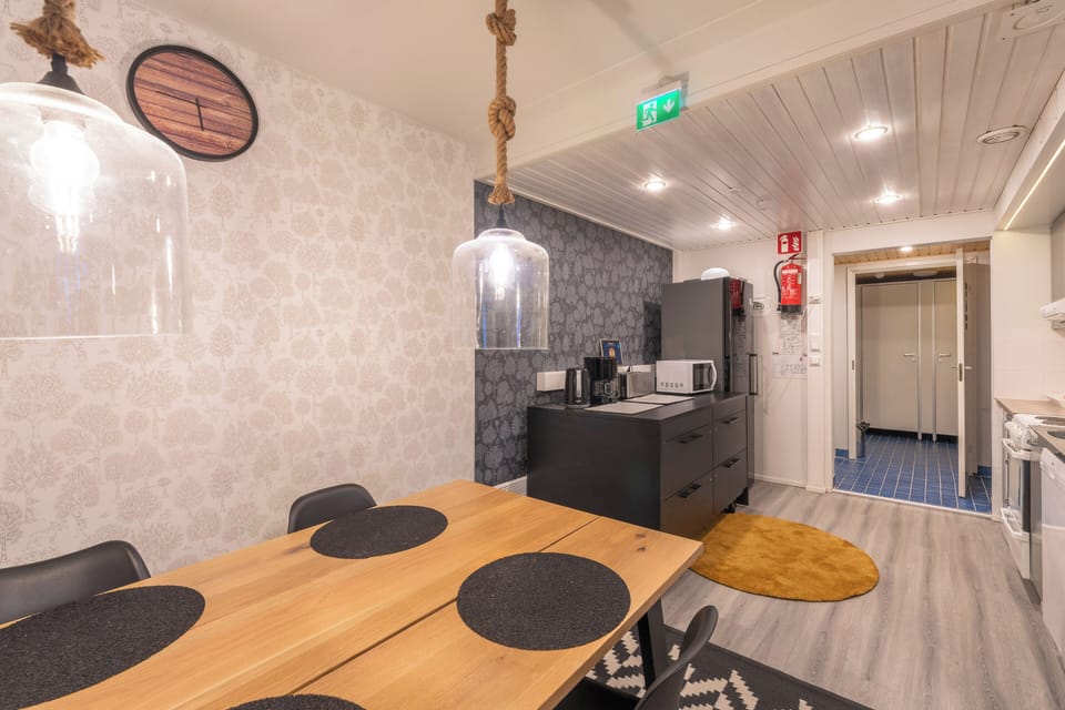 Economy Room, 2 Twin Beds, Non Smoking, Shared Bathroom | Shared kitchen | Electric kettle