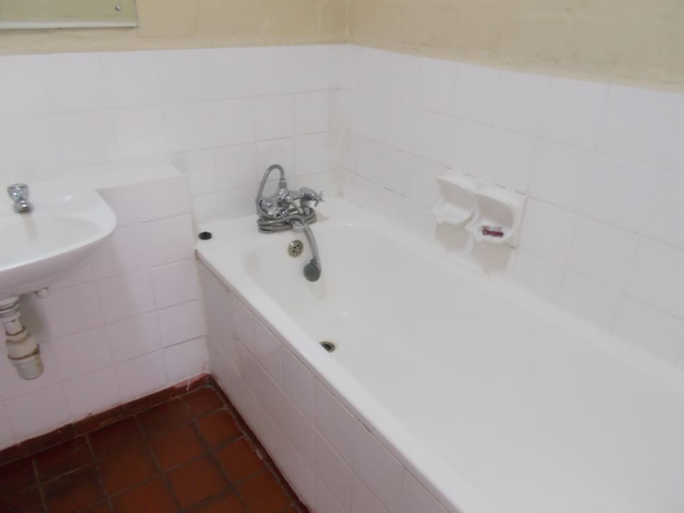 Executive Room | Bathroom | Combined shower/tub, deep soaking tub, rainfall showerhead