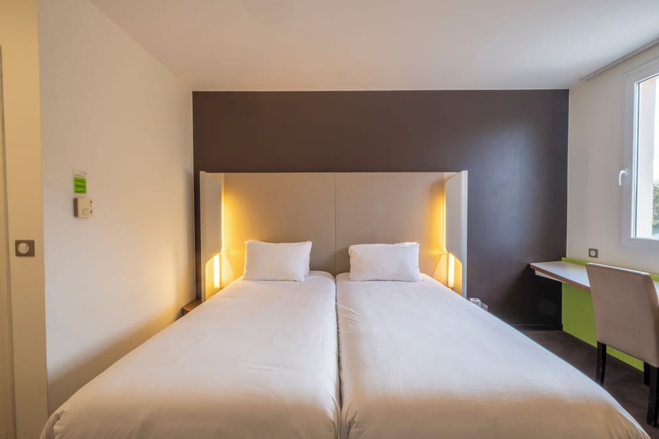 Standard Room, 2 Twin Beds | Premium bedding, individually furnished, desk, laptop workspace