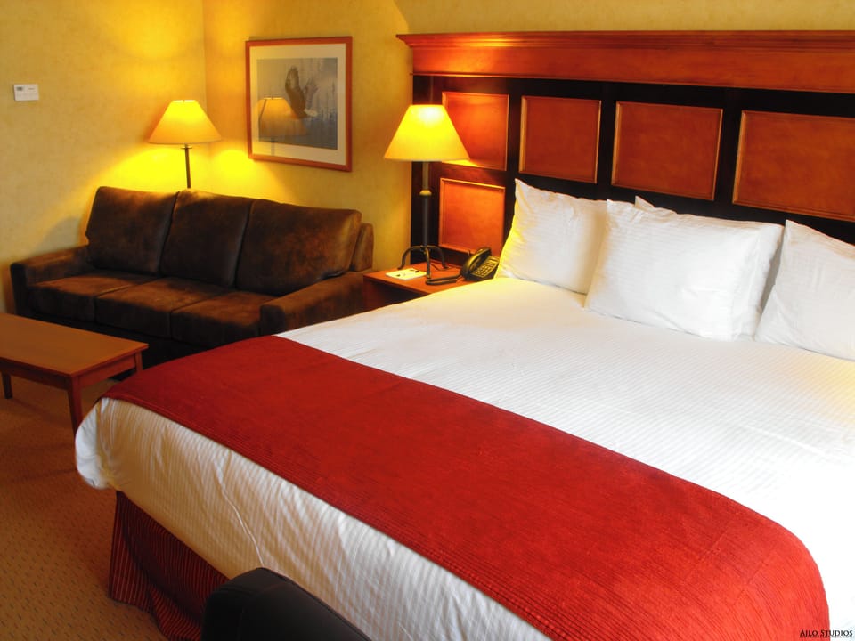 In-room safe, desk, laptop workspace, iron/ironing board