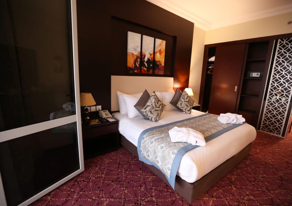 Minibar, in-room safe, desk