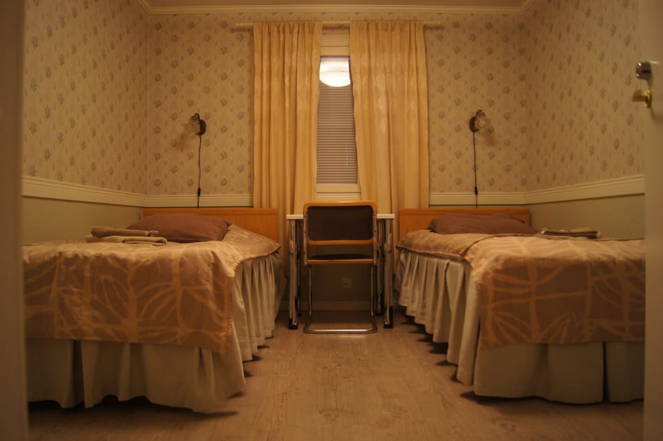 Standard Room, 2 Twin Beds | Desk, free WiFi