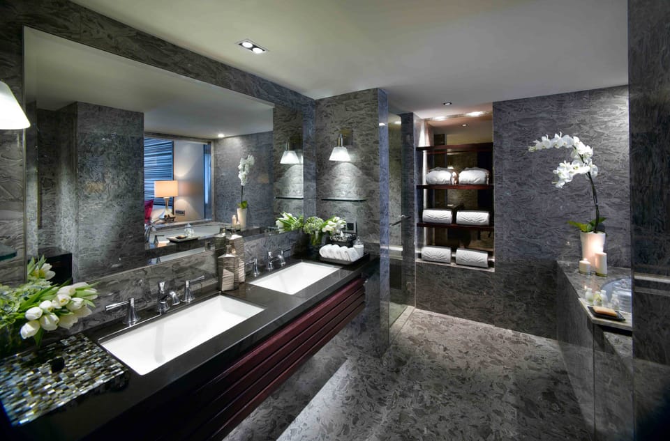 Separate tub and shower, deep soaking tub, rainfall showerhead