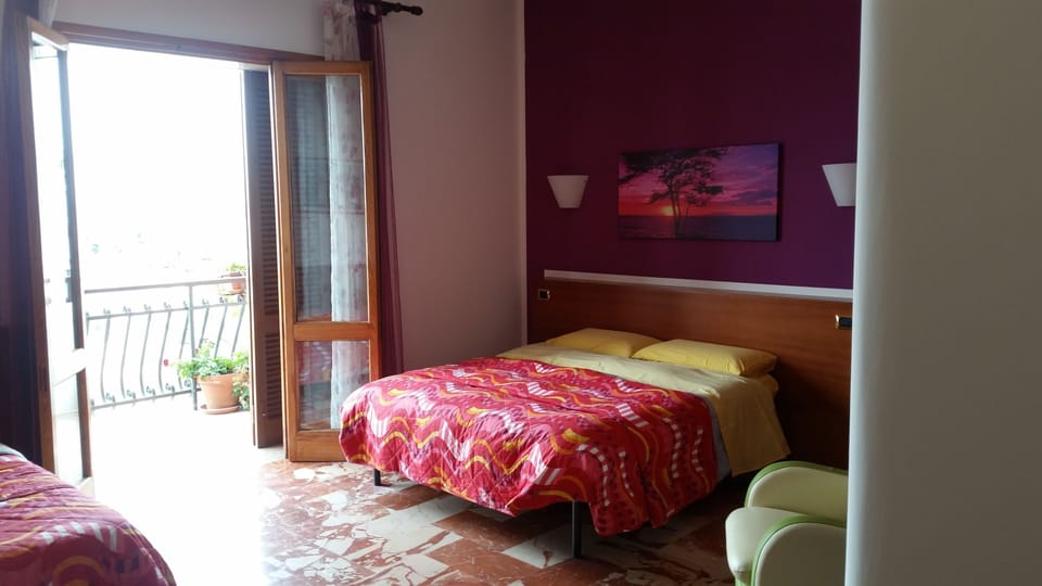 Panoramic Room | Desk, cribs/infant beds, free WiFi, bed sheets