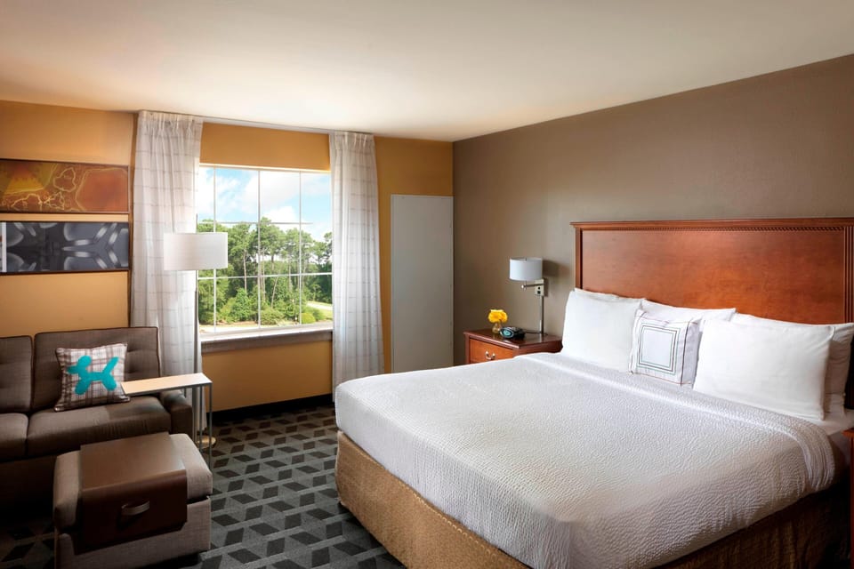 In-room safe, desk, laptop workspace, iron/ironing board