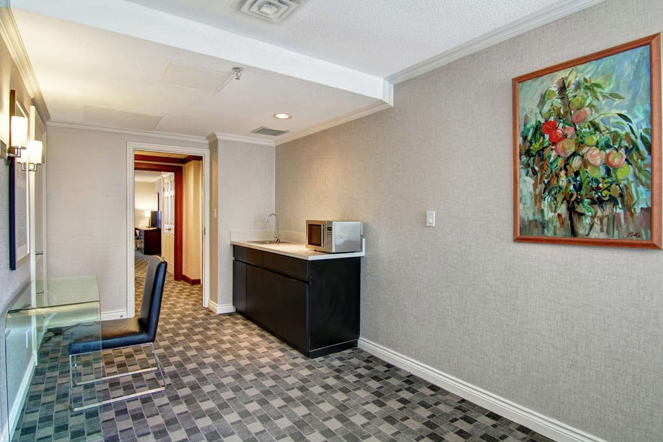 Premium Suite, 1 King Bed | Premium bedding, in-room safe, desk, blackout drapes