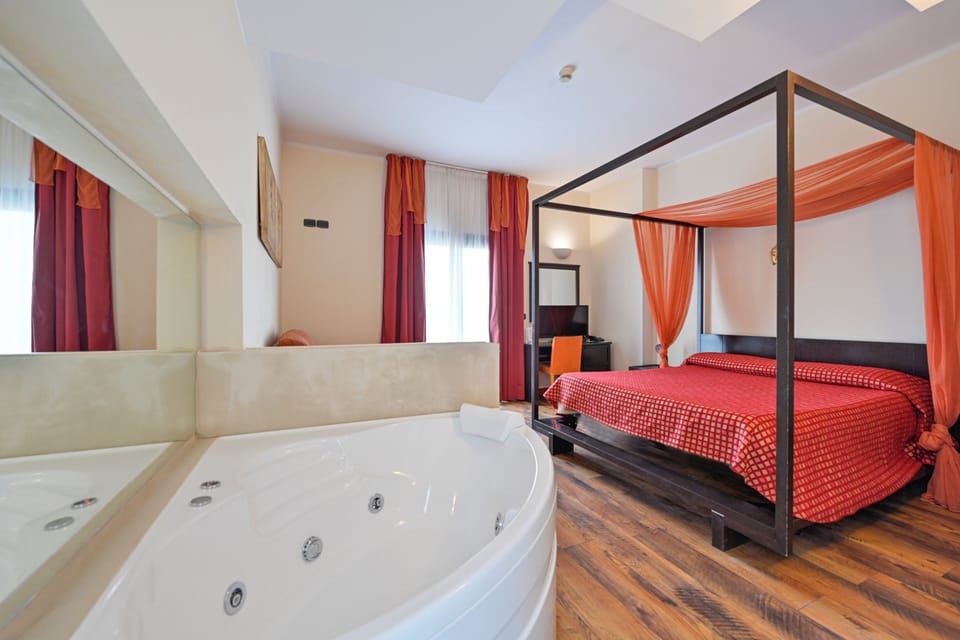 Junior Suite | Premium bedding, in-room safe, desk, WiFi (free)