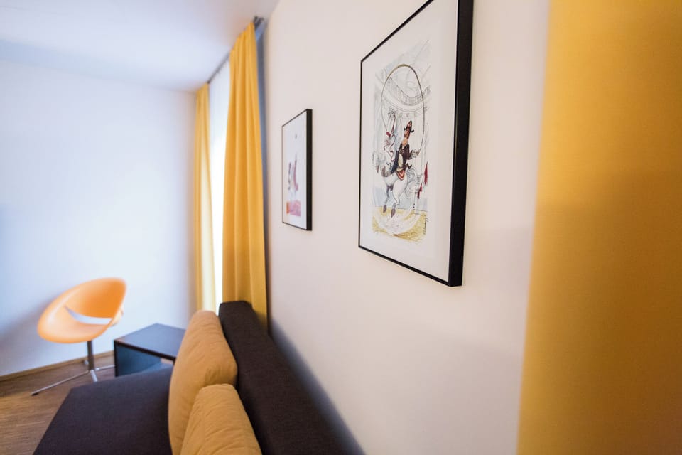 Studio | Minibar, in-room safe, desk, blackout drapes