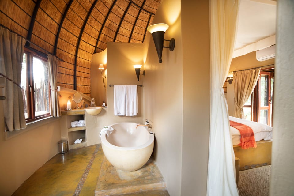Suite, 1 Double Bed | Deep soaking bathtub