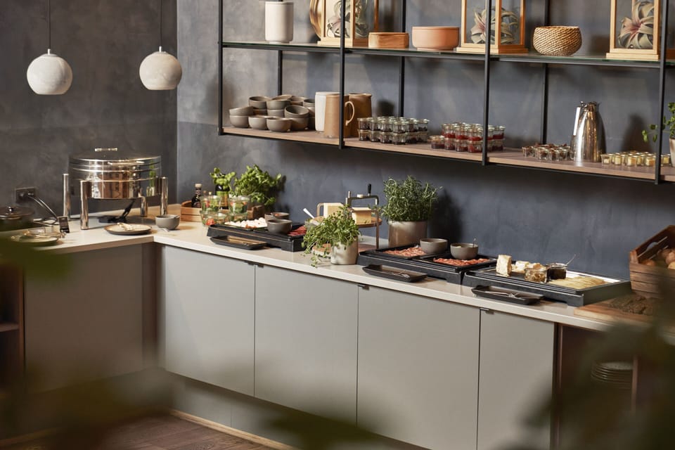 Free daily buffet breakfast