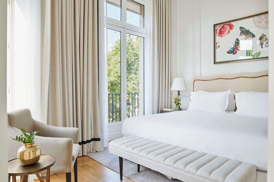 Suite (Pissarro) | Premium bedding, pillowtop beds, minibar, in-room safe
