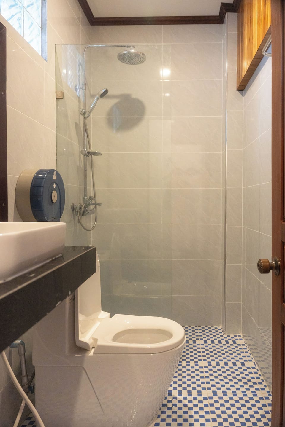 Superior Double Room with Balcony | Bathroom | Shower, rainfall showerhead, free toiletries, slippers
