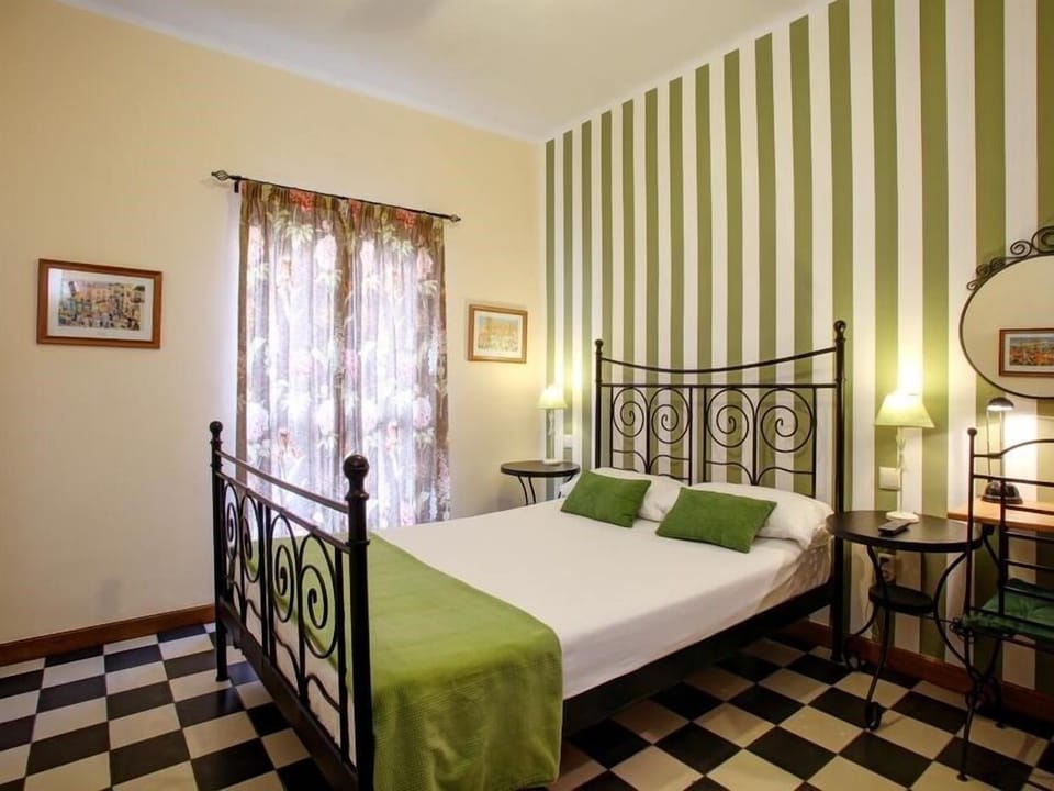 Twin Room, Shared Bathroom